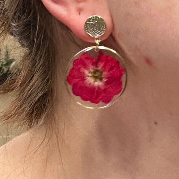 Round Pink Dried Flower Resin Drop Earrings - Picture 4 of 10